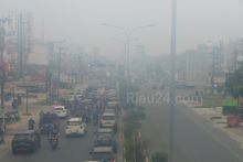 Kualitas udara di Pekanbaru kian memburuk akibat pekatnya kabut asap 