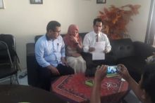 SW didampingi kuasa hukumnya saat melapor ke Polisi. Foto: int 