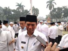 Walikota Pekanbaru Firdaus mengharapkan hujan turun hari ini (foto/riki)