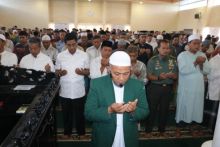 Danlanud RSn melaksanakan Shalat Ghaib./eza
