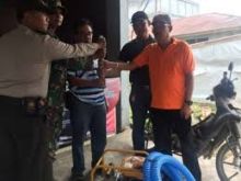 Marlis Syarif gerak cepat menyerahkan  bantuan satu unit mesin pemadam kebakaran/rgo