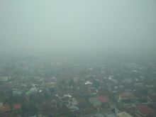 Kabut asap pekat masih menyelimuti Kota Pekanbaru, Riau
