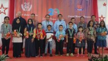 Para manajemen APRIL berfoto bersama dalam acara School Anniversary Sekolah Mutiara Harapan dan Global Andalan./IST