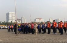 Anies Baswedan saat melepas Satgas ke Daerah Bencana Asap