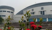 Gedung Kesenian Daerah Siak yang tampak bersih dari kabut asap. Foto: lin 