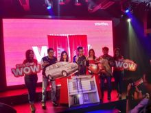 Djoko T Ibrahim selaku Deputy CEO Smartfren, Dedi Irawan selaku Chief Of Sales Officer, Jefry Batubara selaku Regional Head Northern Sumatera Smartfren saat menghadirkan program Undian WOW Smartfren