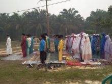 Salat Istisqa yang diikuti siswa MTs Mifathul Huda beserta warga Desa Tasik Serai. Foto: hari 