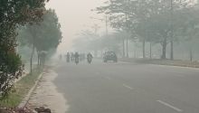 Kabut asap pekat menyelimuti Kota Pekanbaru, Riau