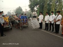 Sekda Indragiri Hulu, Ir H. Hendrizal M.Si melepas secara langsung Pawai Taaruf/azi