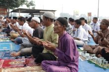Warga Siak kembali gelar shalat istisqa walau hujan turun kemarin (foto/lin)