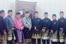 Prosesi peminangan jelang penabalan gelar adat dari LAMR Kuansing kepada Wakil Bupati H Halim. Foto: zar 