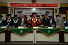 Gubernur Riau Hadiri Pengukuhan Prof Thamrin dan Dies Natalis UIR ke-57 