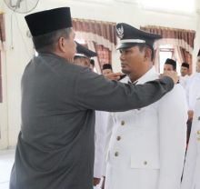 Bupati Siak Alfedri melantik lima orang penjabat (Pj) penghulu dari 5 kampung di Kecamatan Sungai Apit (foto/lin)
