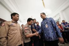 Anies Sambut Tim Relawan Karhutla Usai Bertugas