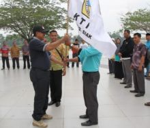 Bupati Siak Alfedri melepas secara langsung kontingen Kontak Tani Nelayan Andalan (KTNA) asal Kabupaten Siak (foto/lin)