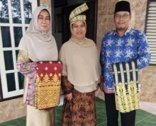 Kain tenun dari Kabupaten Siak merupakan produk usaha mikro kecil dan menengah (UMKM) yang berpotensi menembus pasar ekspor (foto/lin)