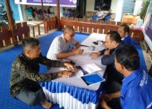 Kepala Dinas Tenaga dan Transmigrasi (Kadisnaker-Trans) aktif H. Ridwan Yazid S. Sos resmi menandatangani berkas pendaftaran sebagai Bakal Calon (Balon) Bupati Bengkalis (foto/hari)