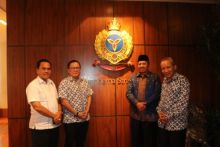 Bupati Siak Alfedri menyambangi Gedung Sampoerna Education Complex yang berlokasi di areal Sampoerna Strategic Square (foto/lin)