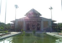 Masjid Kampus UGM, tempat di mana UAS dijadwalkan akan memberi kuliah umum namun dibatalkan pihak UGM. Foto: int 