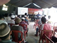 Satuan tugas TNI Manunggal Membangun Desa (TMMD) ke-106 Kodim 0314/Inhil memberikan penyuluhan wawasan kebangsaan dan sosialiasi bahaya narkoba (foto/rgo)