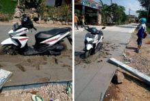 Viral foto motor matic terjebak di cor semen (foto/int)