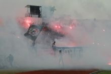 Suporter PSPS Riau Curva Nord terus memberikan semangat bagi para pemain Asykar Bertuah. (Dok. Riau24/amri)