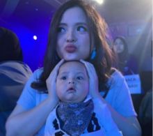 Tasya Kamila bersama bayinya yang bikin netizen gemas (foto/int)