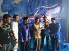 Ikut Pilkada Kuansing, Pasangan Suhardiman-Indra Ambil Formulir di Demokrat