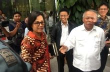 Menteri Sri Mulyani dan Basuki Hadimuljono. 