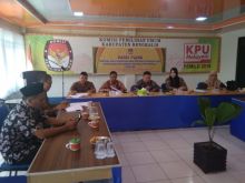 Badan Pengawas Pemilu (Bawaslu) Kabupaten Bengkalis melakukan pengawasan terhadap Rapat Pleno KPU Bengkalis (foto/hari)