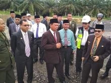 Walikota Dumai Zulkifli As meninjau langsung progres pembangunan tol Dumai-Pekanbaru seksi 6 (foto/bie)