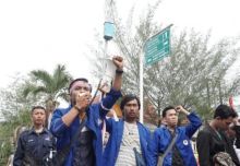 Mahasiswa STTD protes perusahaan di Dumai ini sering menolak permintaan untuk berkunjung (foto/istimewa)