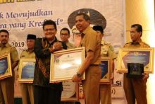 Pemerintah Kabupaten Siak menerima tiga penghargaan atas prestasi dan pencapaian bidang pengelolaan keuangan daerah (foto/lin)