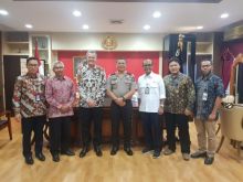 Kunjungan SKK Migas Sumbagut dan PT CPI ke Kapolda Riau pada 30 Oktober 2019 (dari kiri ke kanan) GM Corporate Affairs PT CPI Sukamto Tamrin, GM Security PT CPI Akson Brahmantyo, Executive Director PT CPI Don Stelling,  Kapolda Riau Irjen Pol. Agung Setya Imam Effendi, Kepala Departemen Operasi SKK 