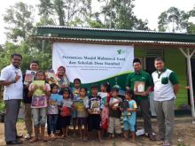 Dompet Dhuafa Riau meresmikan Masjid Mahmoud Kanj dan Sekolah di Kampung Muaro, Dusun Talang Tanjung, Desa Siambul, Kecamatan Batang Gansal, Kabupaten Indragiri Hulu, Riau. (Foto: Istimewa)