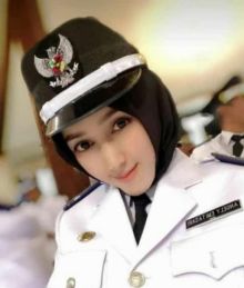 Angely Emitasari Kades cantik di Lamongan yang saat ini viral di medsos. Foto: int 