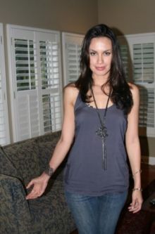 Sophia Latjuba yang tetap cantik meski usianya hampir menginjak kepala lima. Foto: int 