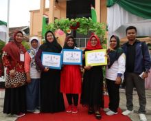 Tim 7 “Pemuda Tangguh” berhasil merebut gelar juara untuk kategori “Penampilan Terheboh” pada gelaran Lomba Handy Hygiene Dance 6 langkah mencuci tangan menurut WHO yang ditaja oleh RSUD Puri Husada Tembilahan (foto/Rgo)