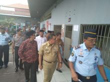 Wakil Gubernur Riau Edy Natar meninjau Lapas Bengkalis (foto/Hari)