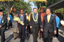 Rektor UIR menyambut kedatangan dua inspektor ASIC