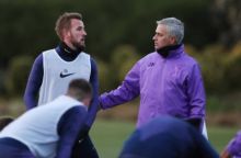 Jose Mourinho diprediksi bakal menerapkan formasi parkir bus ke Tottenham Hotspur (foto/int)
