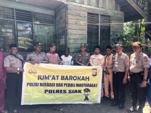 bertempat di Kampung Teluk Mesjid, Dusun Sei Buluh Kecamatan Sungai Apit Kabupaten Siak telah dilaksanakan giat Jumat Barokah Polri Peduli Berbagi Polres Siak kepada sesama masyarakat Kabupaten Siak (foto/int)
