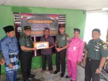 Kodim 0314/Inhil melaksanakan program Kegiatan fisik bedah rumah tidak layak huni (foto/Rgo)