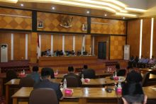 Bupati Siak Alfedri menyampaikan jawaban Pemerintah Daerah terhadap pandangan umum Fraksi DPRD pada Penyampaian sembilan Rancangan Peraturan Daerah Kabupaten Siak (foto/Lin)