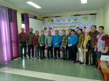 Pemerintah Kabupaten Bengkalis melalui RSUD Bengkalis melakukan penandatanganan perjanjian kerjasama dengan Fakultas Kedokteran Universitas Riau dan Universitas Muhammadiyah Riau tentang rumah sakit pendidikan, program pendidikan dokter spesialis dan komunitas Medika (foto/Hari)