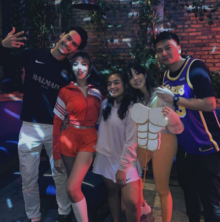 Foto ini membuat netizen salah fokus terhadap penampilan Gisel. Foto: int 