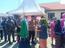Kepolisian Resor (Polres) Bengkalis menyalurkan zakat ke 300 orang mustahik di Rupat Utara dan Bengkalis (foto/Hari)