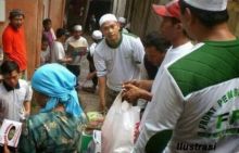 Salah satu aksi sosial FPI menolong warga Jakarta yang menjadi korban banjir. Foto: int 