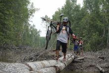 Dinas Pariwisata Pemuda Olahraga Kebudayaan (Disparporabud) Kabupaten Indragiri Hilir bekerja sama dengan ISSI serta Komunitas Pesepeda GTC dan BRC menaja event Jelajah Ekowisata Solop (foto/rgo)