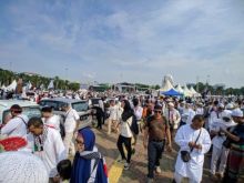 Para peserta Reuni 212 di lapangan Monas tampak mulai membubarkan diri dengan tertib. Foto: int 
